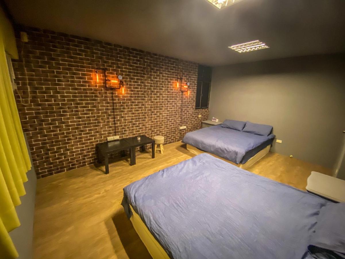 Ruifang Travelers Backpackers Inn New Taipei City Exterior photo